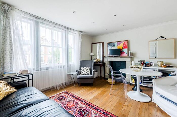 1 Bedroom Flat To Rent In Redcliffe Gardens, Chelsea, London, SW10