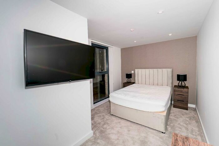 2 Bedroom Apartment To Rent In The Summit - Parliament Streett, L8