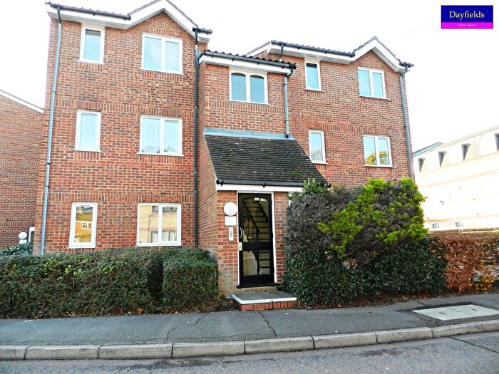 2 Bedroom Flat For Sale In Howard Close, Waltham Abbey, EN9