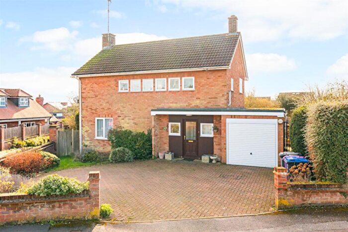3 Bedroom Detached House For Sale In Deards Wood, Knebworth, SG3