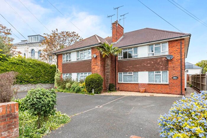 2 Bedroom Flat For Sale In Church Walk, Worthing, BN11