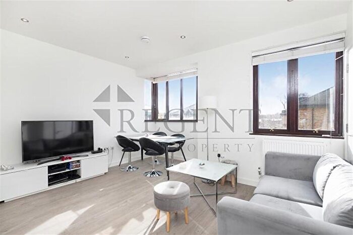 1 Bedroom Apartment To Rent In Latour House, Hanworth Lane, KT16