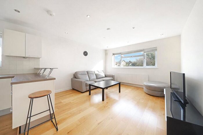 2 Bedroom Flat For Sale In Manor View, Finchley Central, N3