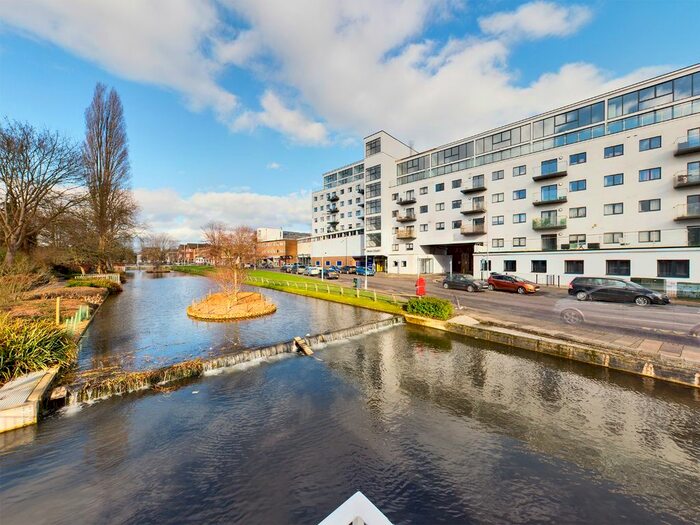 1 Bedroom Flat To Rent In Swan Court, Waterhouse Street, Hemel Hempstead, Hertfordshire, HP1