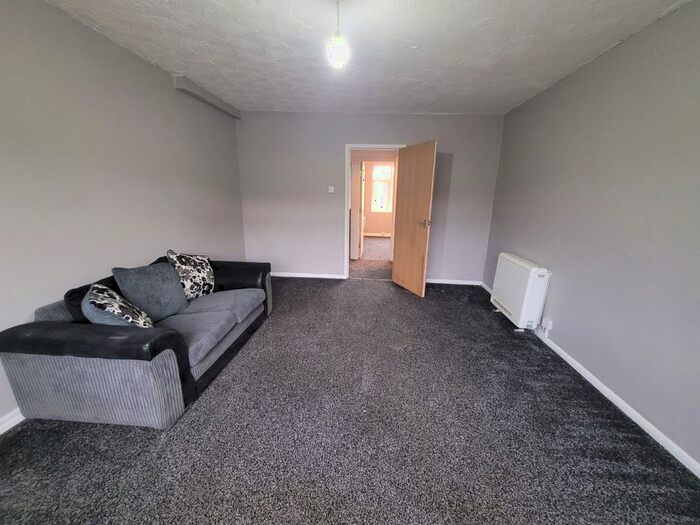 1 Bedroom Flat To Rent In Braithwaite Avenue, Keighley, BD22