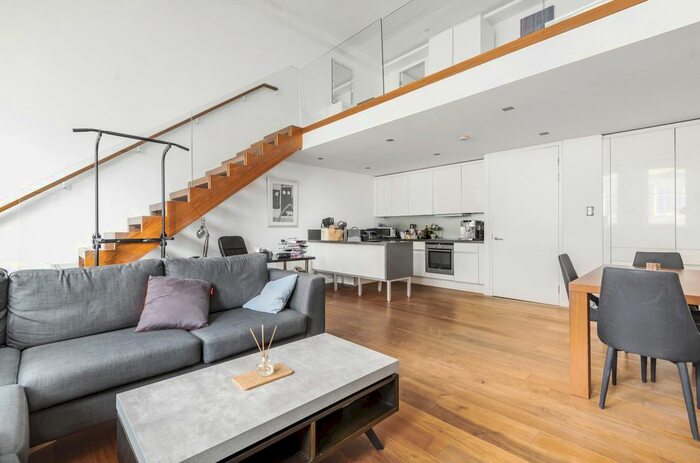 1 Bedroom Flat To Rent In Market Place, Soho, London, W1W