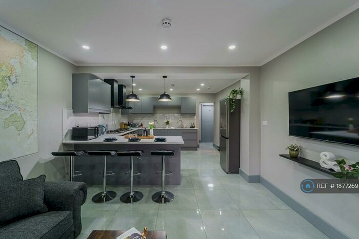 8 Bedroom Semi-Detached House To Rent In Charter Avenue, Coventry, CV4