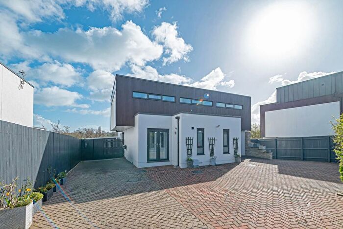 4 Bedroom Detached House For Sale In Wishing Well Close, Ryde, PO33