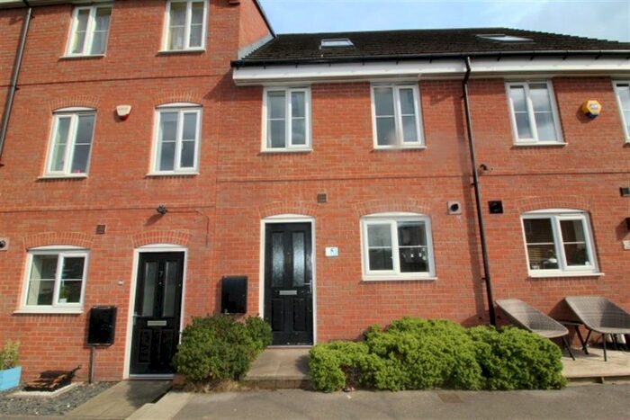 3 Bedroom Terraced House To Rent In Halliday Court, Thornbury, Bradford, BD3