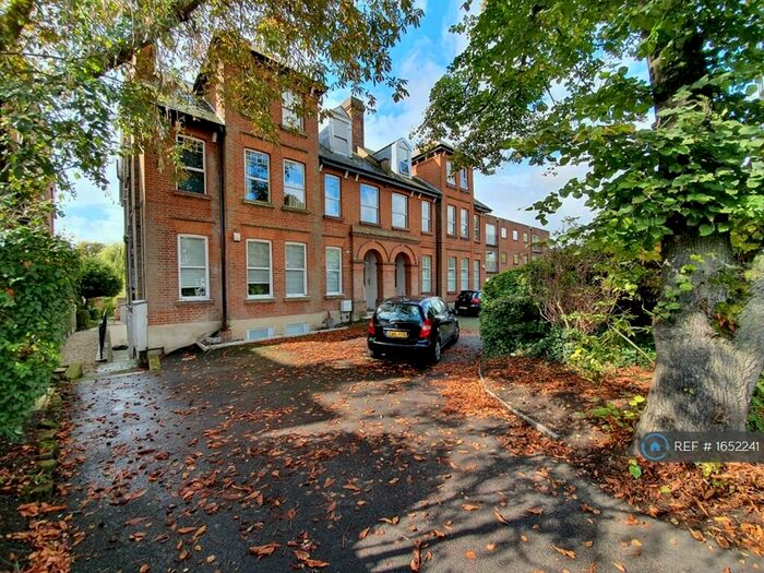 1 Bedroom Flat To Rent In The Ridgeway, Enfield, EN2