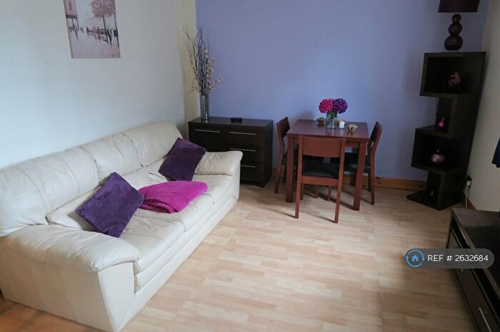 2 Bedroom Flat To Rent In Bon Accord Terrace, Aberdeen, AB11