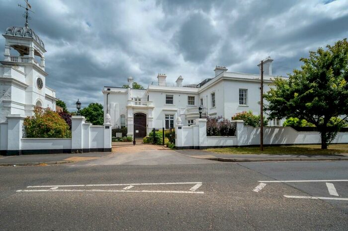 2 Bedroom Flat To Rent In High Road, Byfleet, West Byfleet, KT14