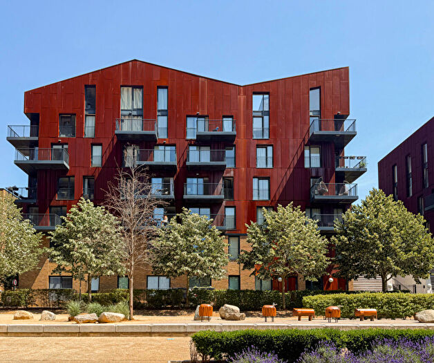 3 Bedroom Apartment For Sale In Whiting Way, Surrey Quays, SE16