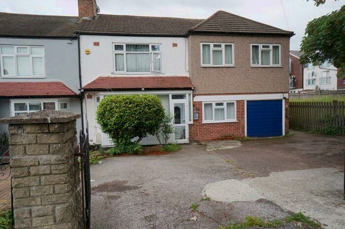 3 Bedroom Terraced House To Rent In Barrowell Green, London, N21
