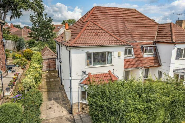 4 Bedroom Semi-Detached House To Rent In Harrogate Road, Leeds, LS7