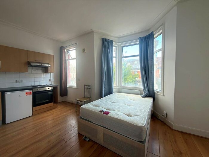 Studio To Rent In Abbotsford Avenue, London, N15