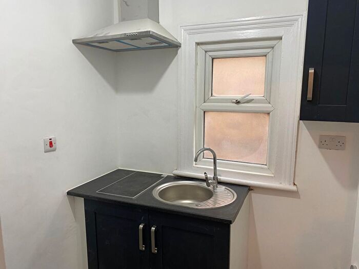 1 Bedroom Flat To Rent In Wellington Street, Slough, SL1