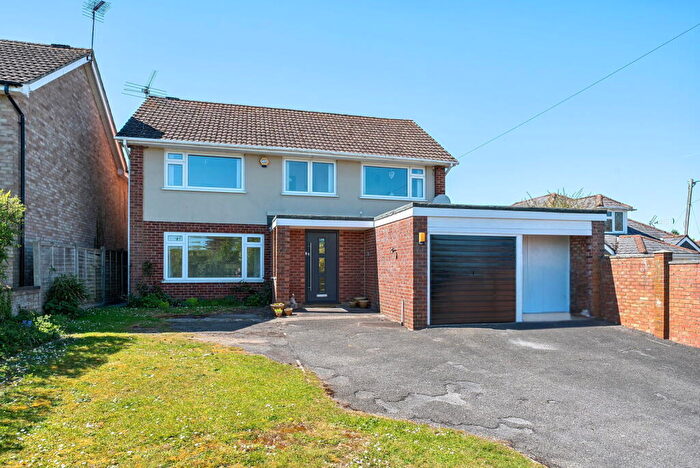 4 Bedroom Detached House For Sale In Old Kempshott Lane, Basingstoke, RG22