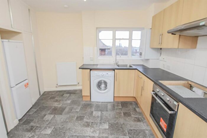 3 Bedroom Flat To Rent In East End Road, Hampstead Garden Suburb, N2