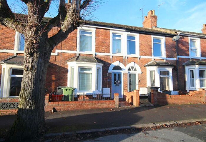 4 Bedroom Terraced House For Sale In Avenue Road, Old Town, SN1
