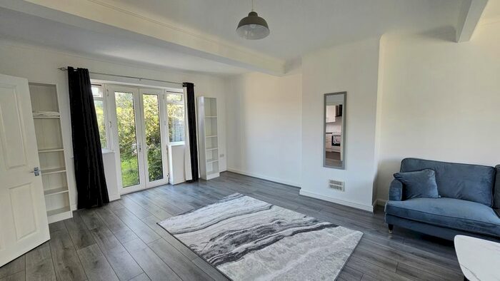 3 Bedroom Semi-Detached House To Rent In Greenford Avenue, London, W7