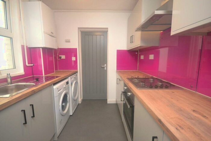 4 Bedroom Terraced House To Rent In Pitcroft Avenue, University Area, RG6
