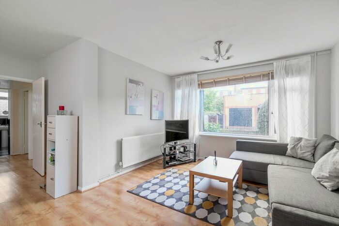 2 Bedroom Flat To Rent In Forest Road, London, E11