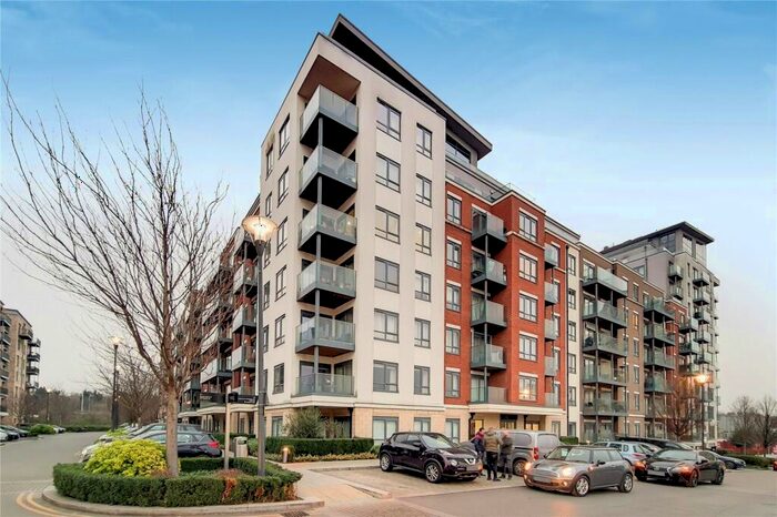 Apartment To Rent In East Drive, London, NW9