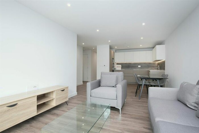 3 Bedroom Flat To Rent In Newnton Close, London, N4