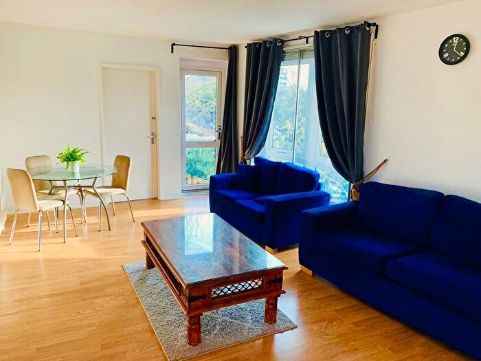 3 Bedroom Flat To Rent In Kenton Road, Harrow-On-The-Hill, Harrow, HA1