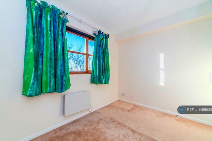 1 Bedroom Flat To Rent In Banner Close, Purfleet, RM19