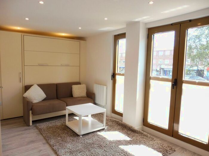 Apartment To Rent In London Road, Cheam, Sutton, SM3