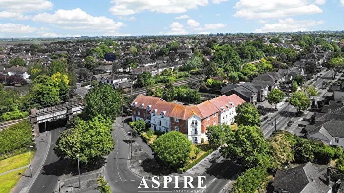 2 Bedroom Flat For Sale In Thorpe Hall Avenue, Thorpe Bay, Southend-On-Sea, SS1