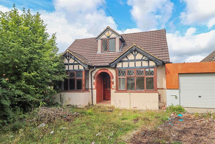 4 Bedroom Detached Bungalow For Sale In Thornhill Road, Ickenham, UB10