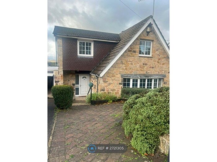 3 Bedroom Detached House To Rent In Holmcliffe Avenue, Huddersfield, HD4