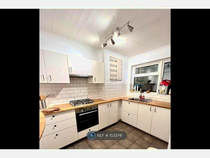 3 Bedroom Flat To Rent In Brooklyn House, London, SE20