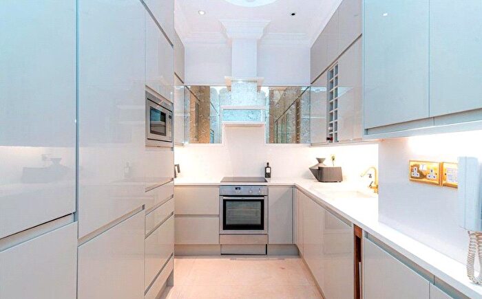 1 Bedroom Flat To Rent In Upper Brook Street, Mayfair, London, W1K