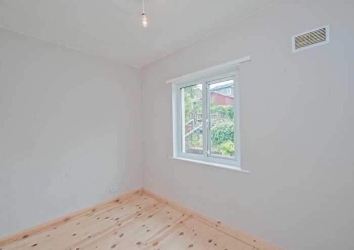 2 Bedroom Bungalow For Sale In Hunsworth Lane, Cleckheaton, West Yorkshire, BD19