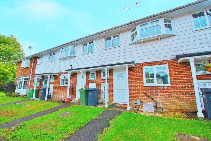 3 Bedroom Terraced House To Rent In Cumberland Avenue, GU2