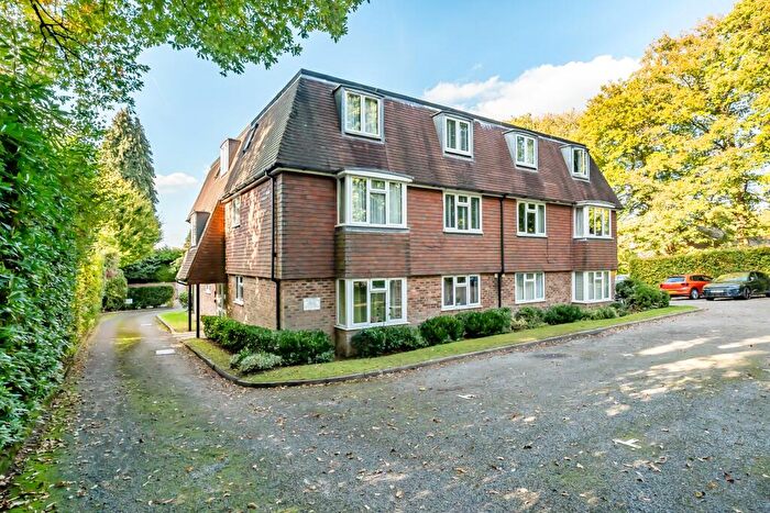 1 Bedroom Apartment For Sale In Hindhead Split-level Apartment, GU26