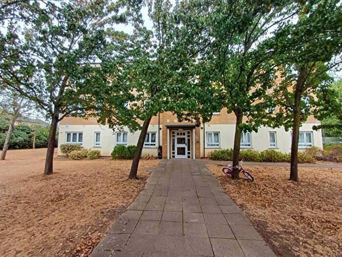 2 Bedroom Flat For Sale In Elvedon Road, Feltham, TW13