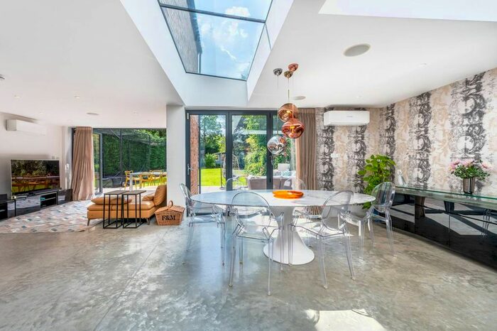 6 Bedroom Property To Rent In Walm Lane, Mapesbury Estate, London, NW2