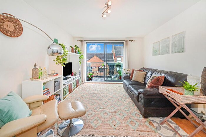 2 Bedroom Flat For Sale In Douglas Path, London, E14