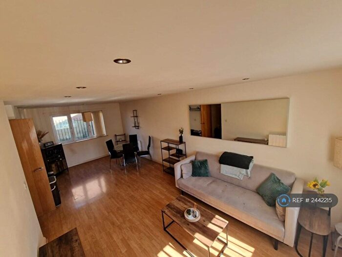 2 Bedroom Flat To Rent In The Bails, Worsley, Manchester, M28