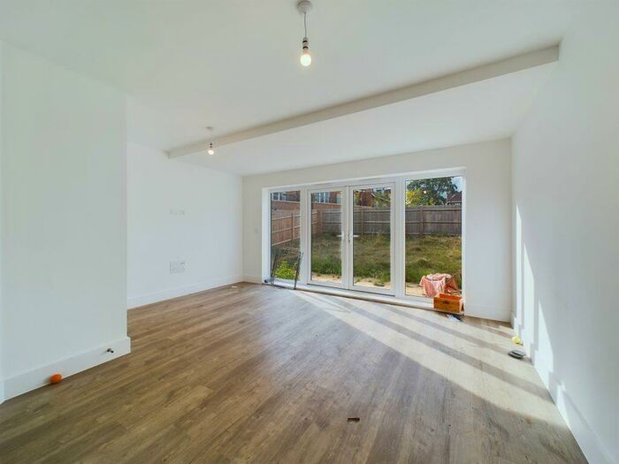 4 Bedroom House To Rent In Beatrice Square, Tadworth, &#; Bedrooms Modern, KT20