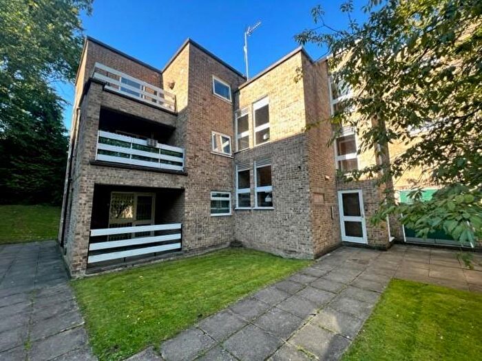 2 Bedroom Flat To Rent In Lister Gardens, Bradford, BD8