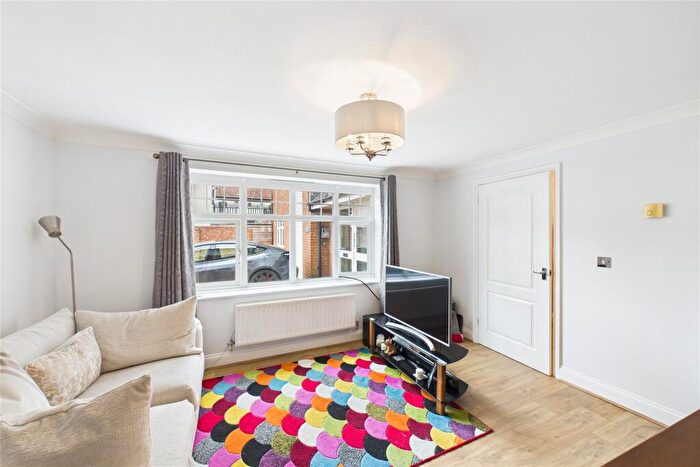 1 Bedroom Apartment For Sale In Cambridge Road, Aldershot, Hampshire, Hampshire, GU11