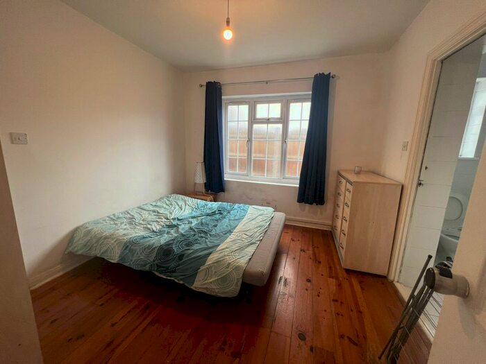 1 Bedroom Flat To Rent In Gaysham Avenue, London, IG2