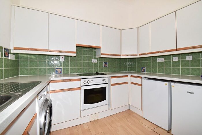 2 Bedroom Flat To Rent In Market Street, Falmouth, TR11