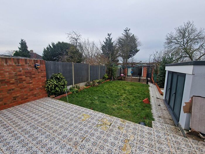 5 Bedroom Semi-Detached House For Sale In Downing Drive, Greenford, UB6